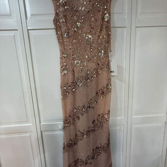 Mac Duggal Nude Silver Bateau Neck Cap Sleeve Floral Beaded Trumpet Gown Size 8 - Picture 8 of 17
